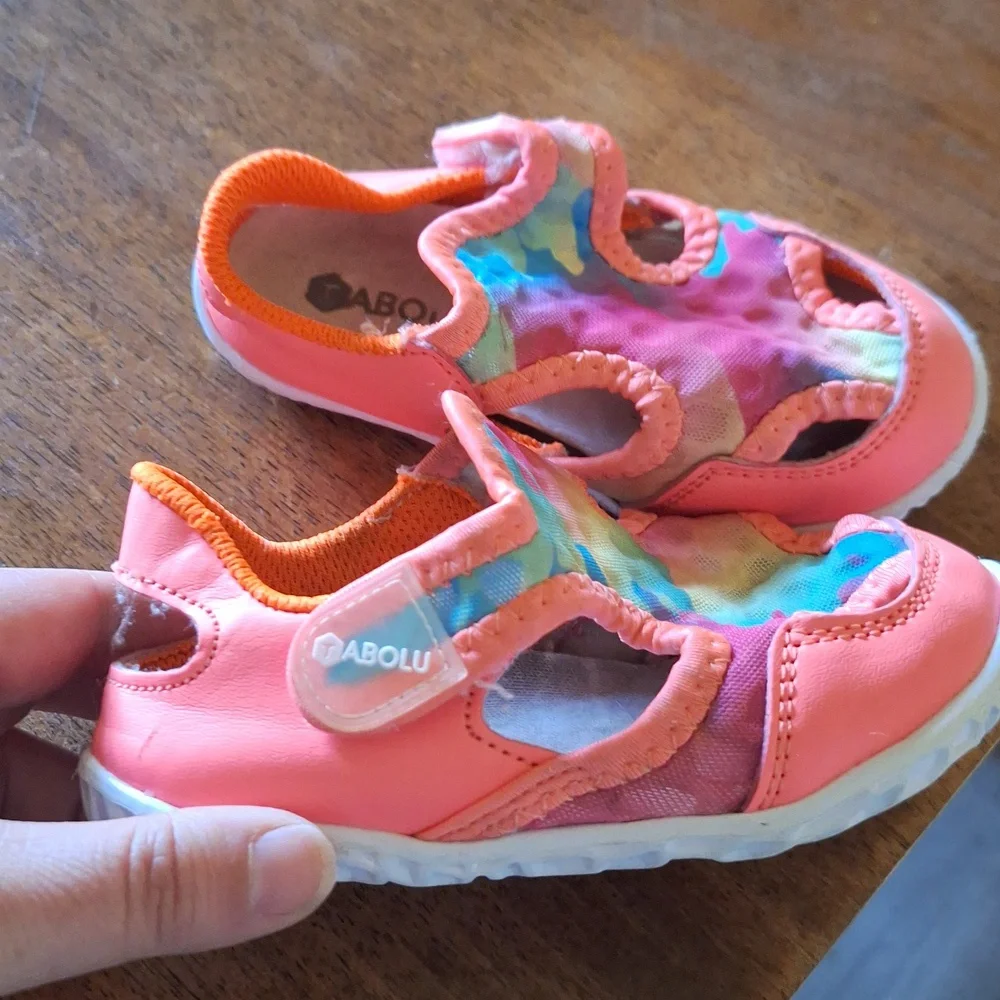 Water shoes - Picture 2 of 2